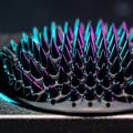Die Physik der Ferrofluide — Warum bilden magnetische Flüssigkeiten Stacheln? Rosensweig-Instabilität und Superparamagnetismus