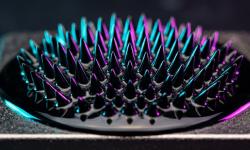 Featured image of post 磁石を近づけると液体がトゲになるのはなぜか：磁性流体の物理学