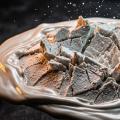 水溶き片栗粉の上をなぜ走れるのか:叩くと固まり放置すると流れる非ニュートン流体の科学